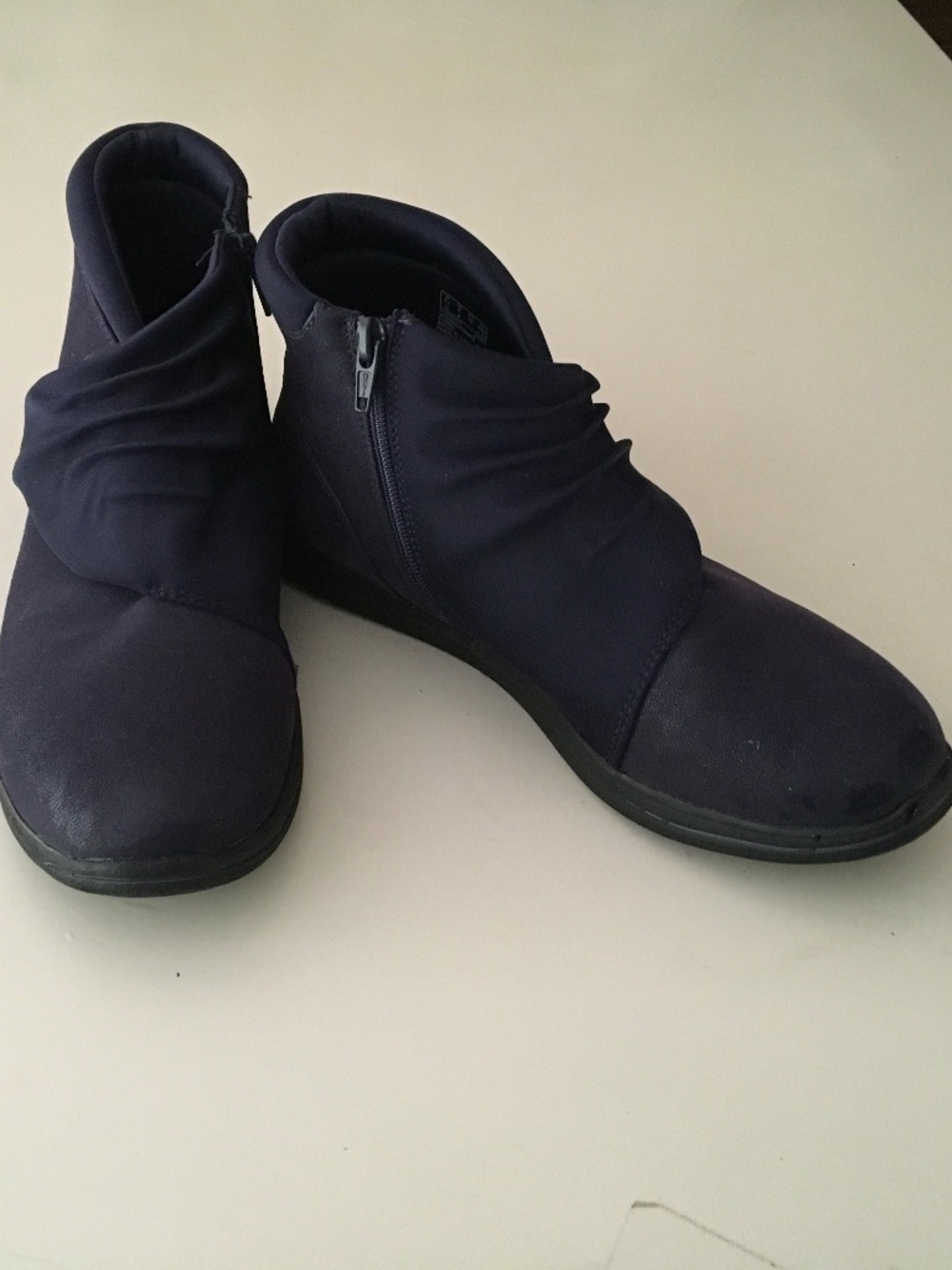 Clarks Cloudsteppers navy size 8 side zipper ankle boots
